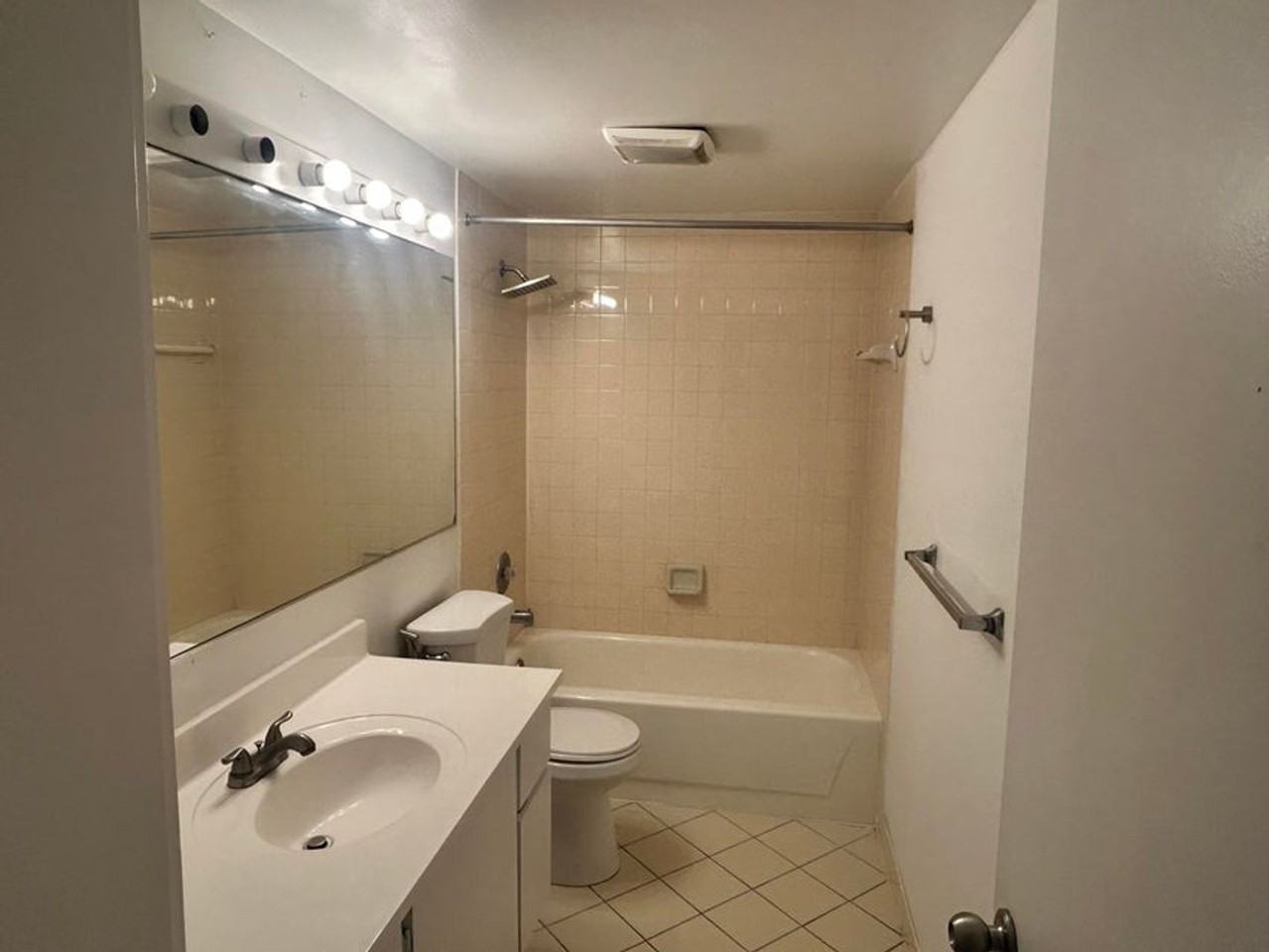 804 Blue Ridge Cir - Photo 2 of 11