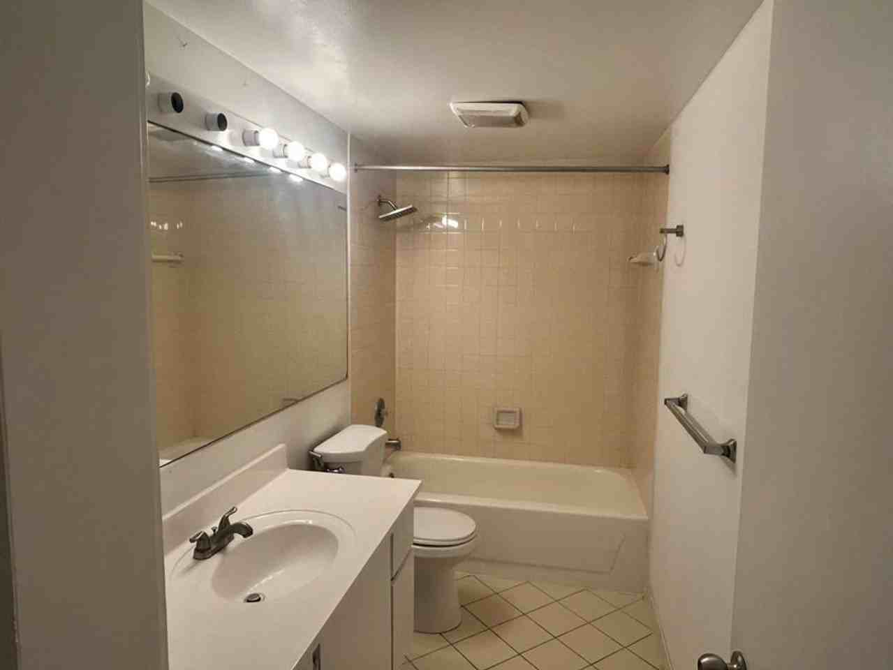 804 Blue Ridge Cir - Photo 3 of 11