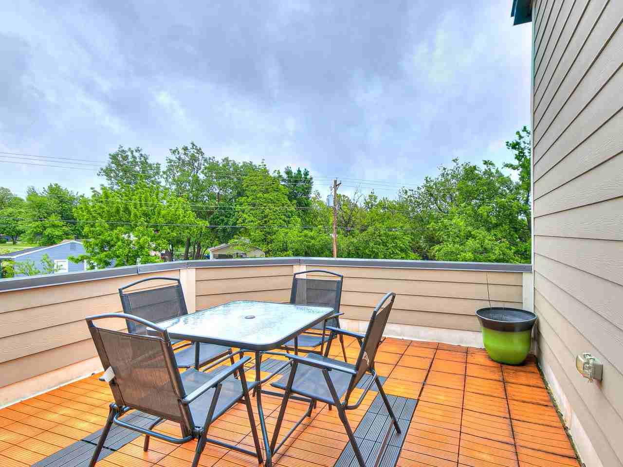 589 S Fretz Ave - Photo 2 of 40