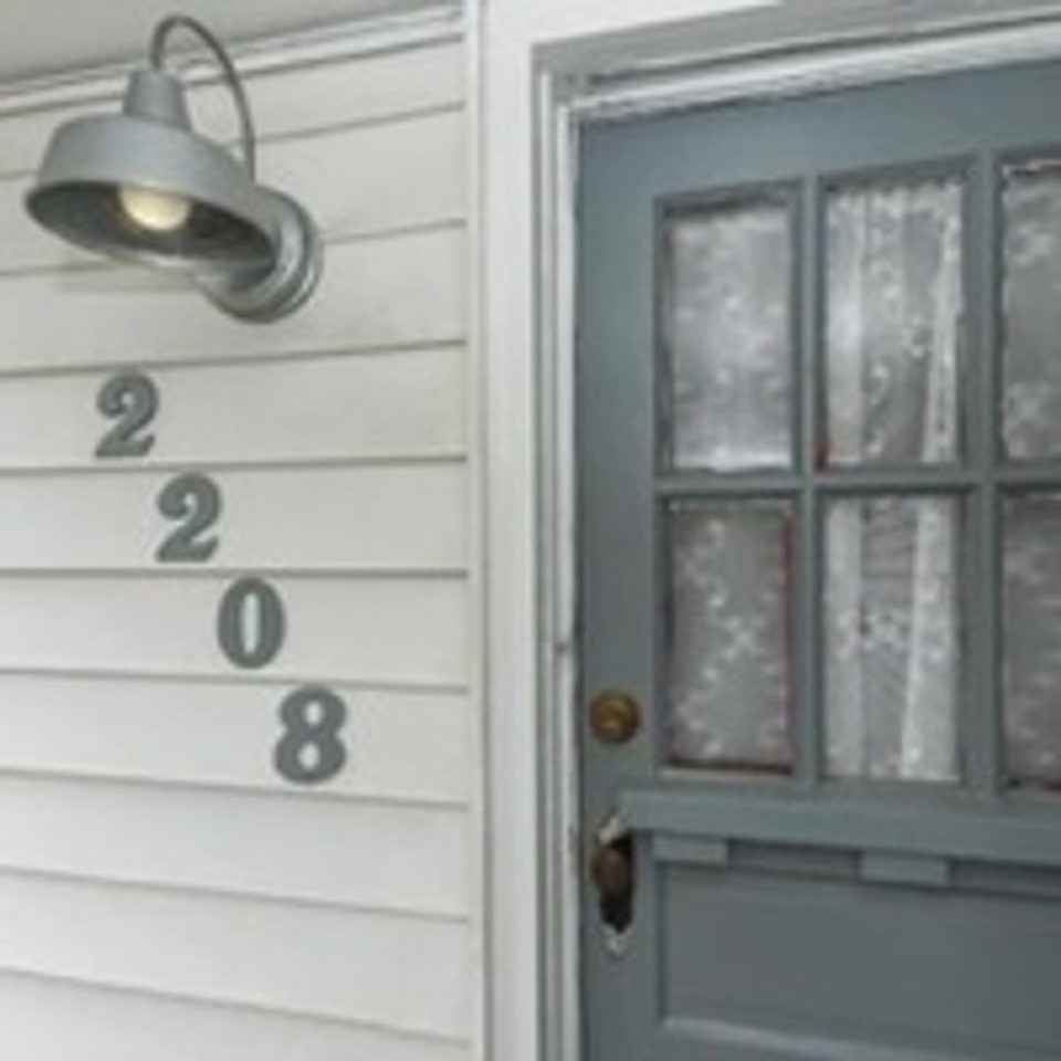 2208 E 56th St - Photo 5 of 25