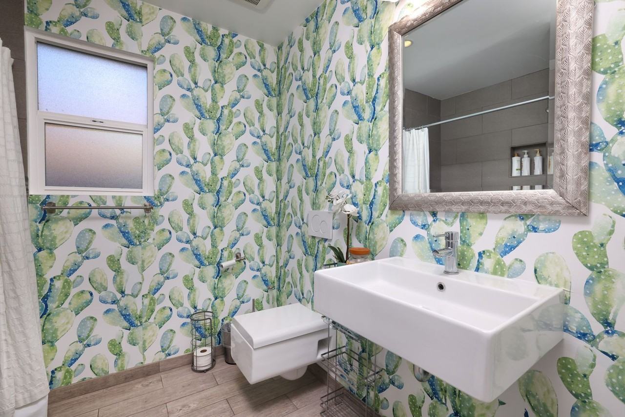 2039 E 8th St - Photo 4 of 28