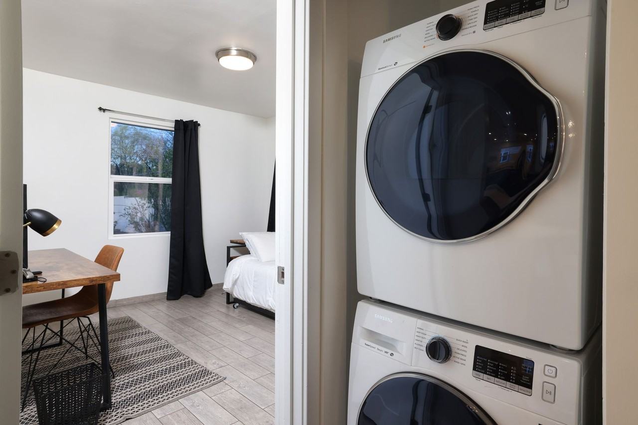 2039 E 8th St - Photo 6 of 28