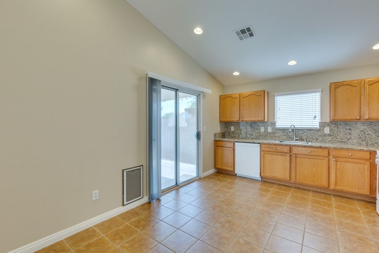 5924 Oakton St - Photo 3 of 40