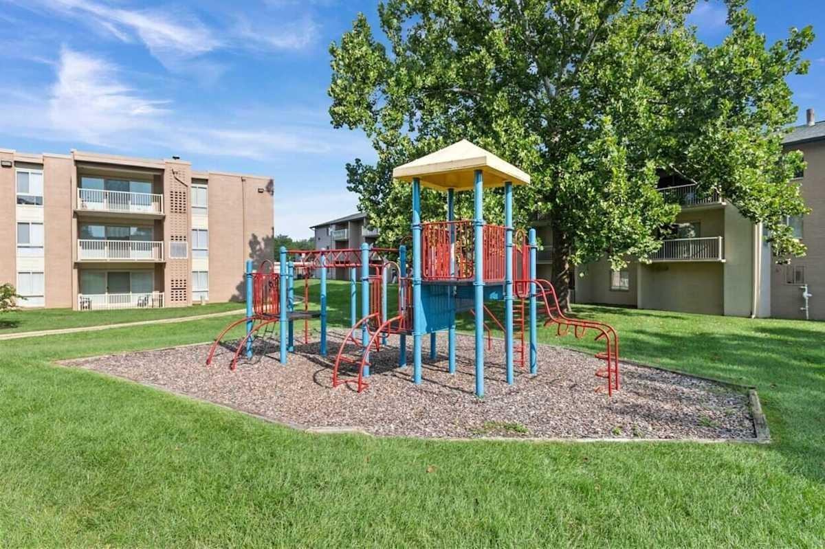 6024 Surrey Square Ln