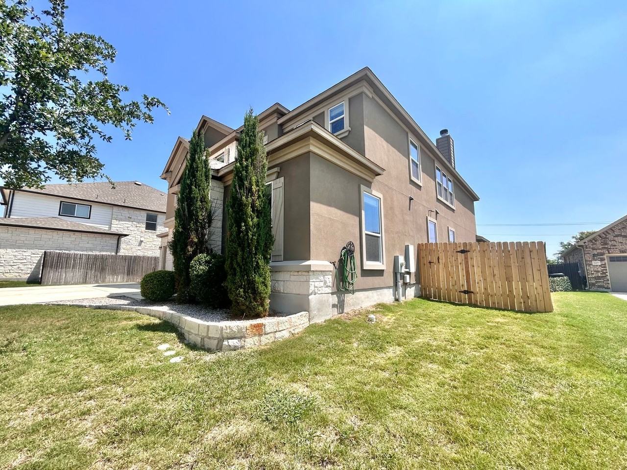 31455 Kingsway Rd - Photo 2 of 37