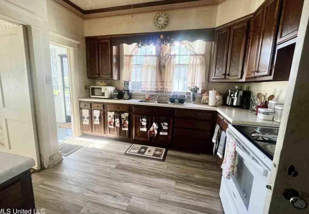 58 Snider St - Photo 3 of 5