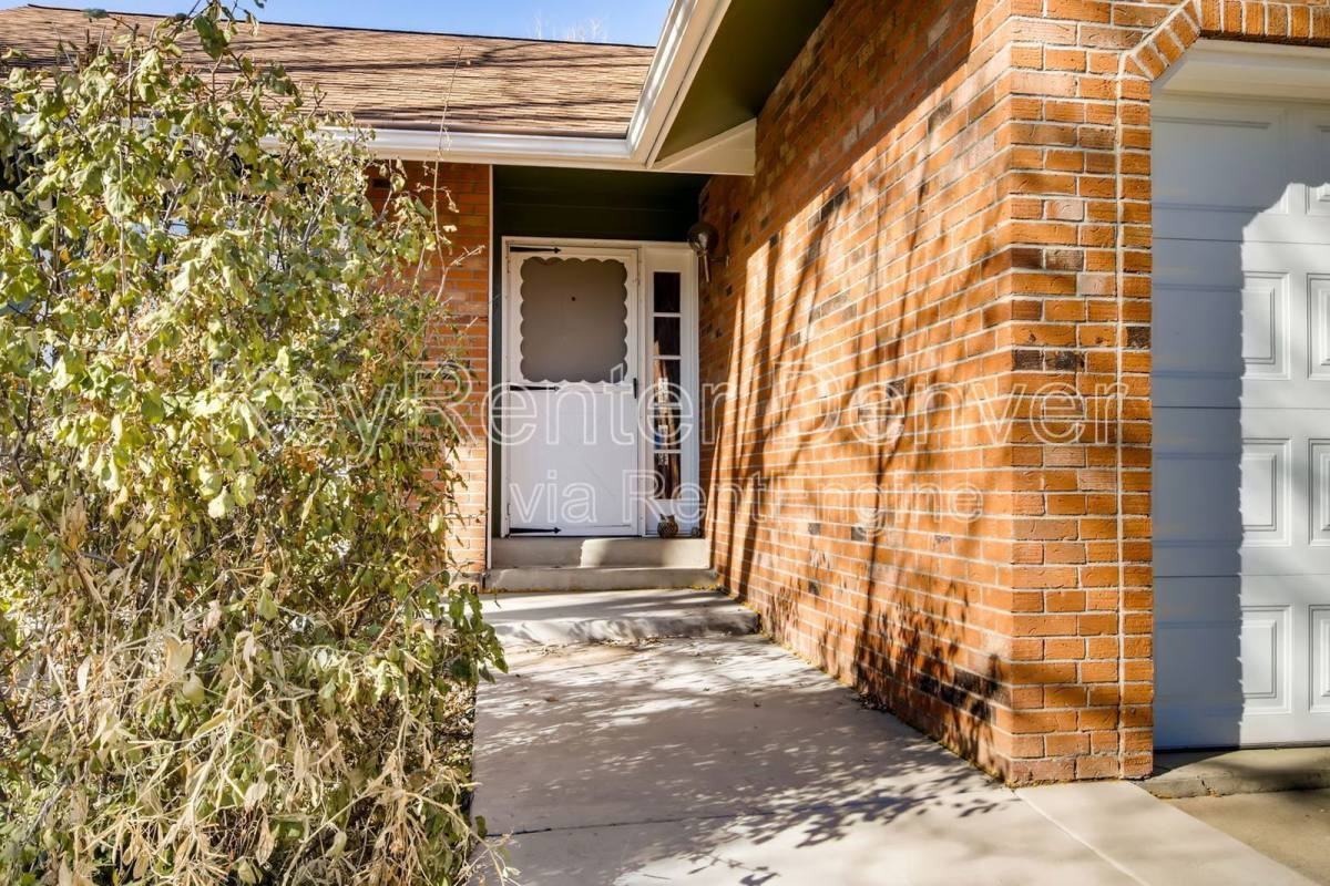11527 E Highline Pl - Photo 3 of 10