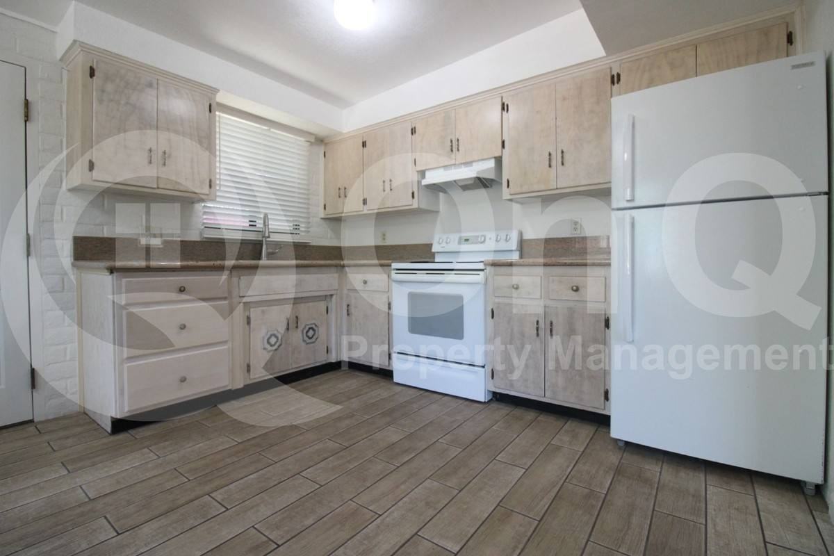 53 S Melrose Ave - Photo 3 of 10