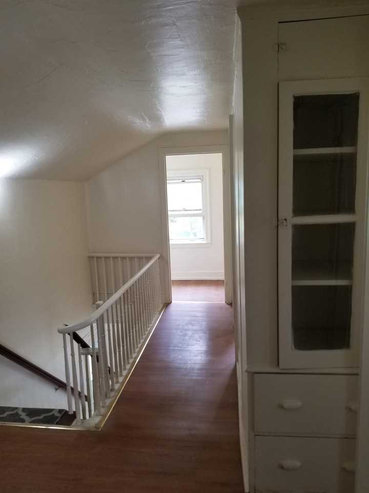 E Jackson St - Photo 3 of 28