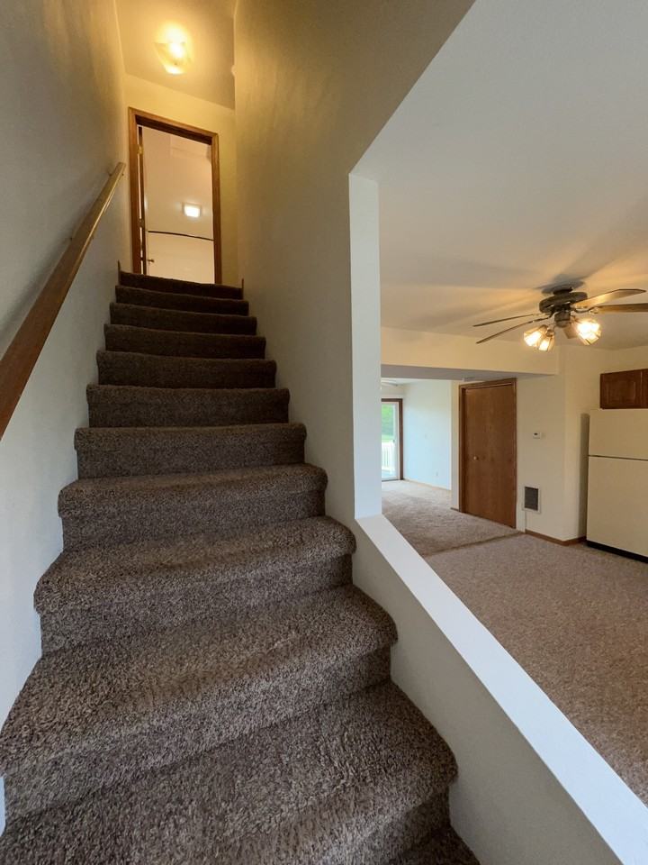 2215 Sunnyslope Dr - Photo 2 of 18