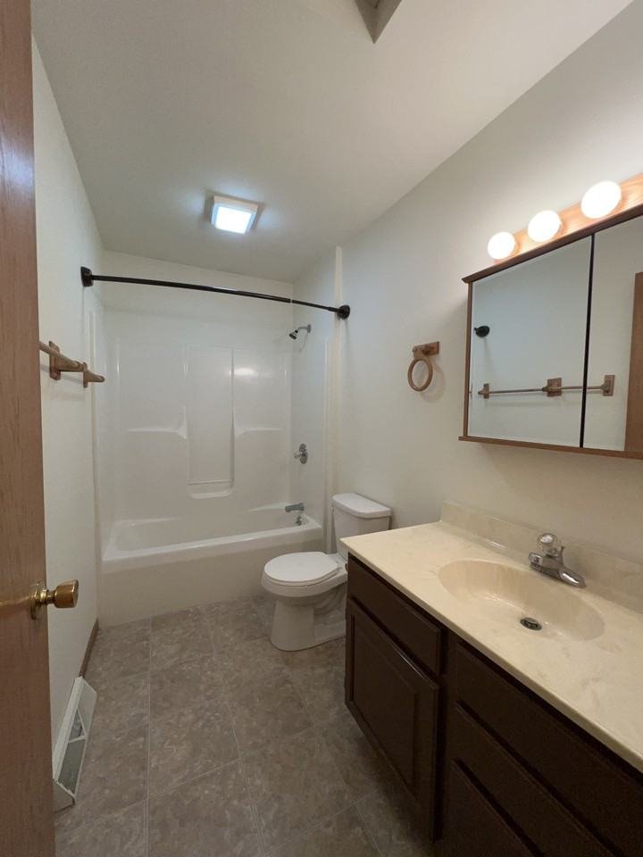 2215 Sunnyslope Dr - Photo 3 of 18