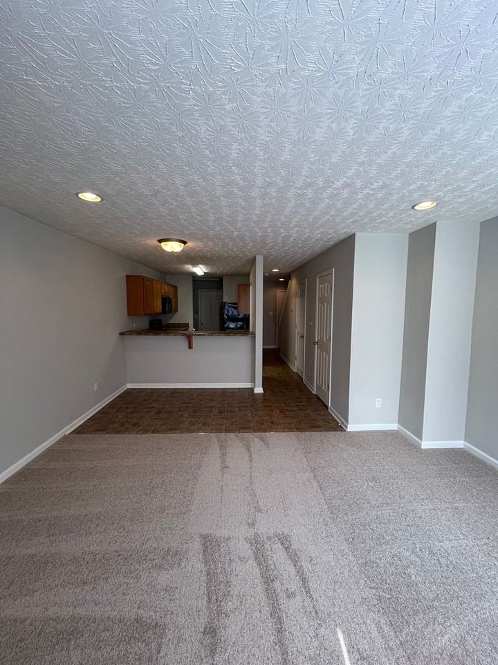 407 Upper Stone Ave - Photo 2 of 20