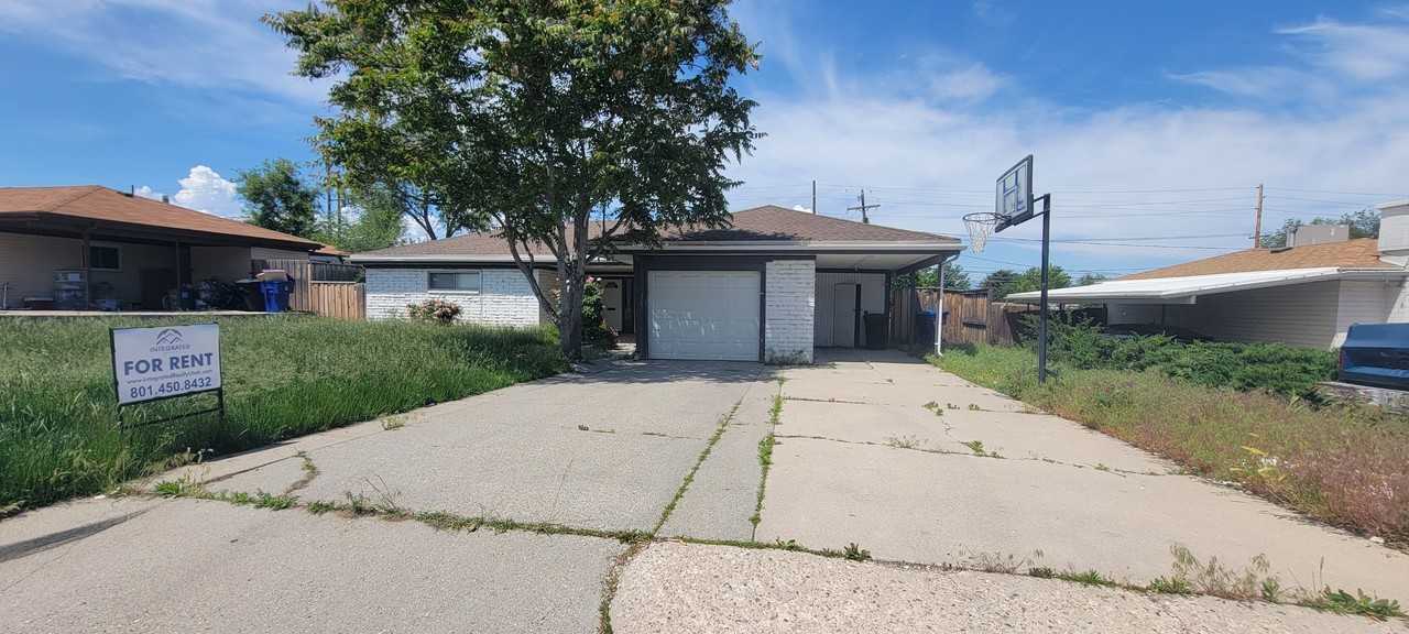 8490 Se - Photo 2 of 41