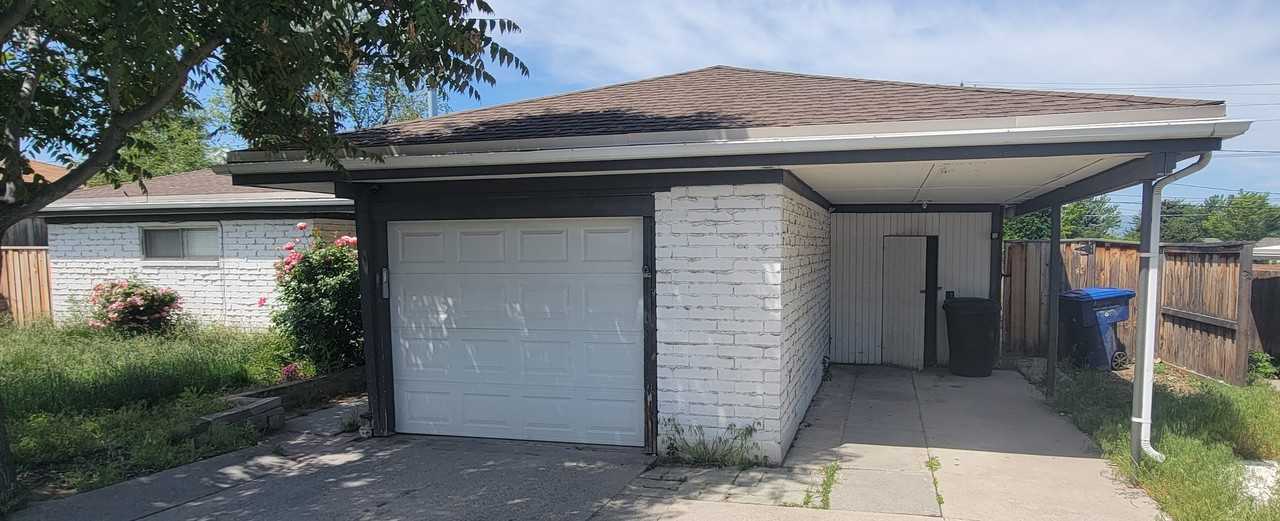 8490 Se - Photo 2 of 41