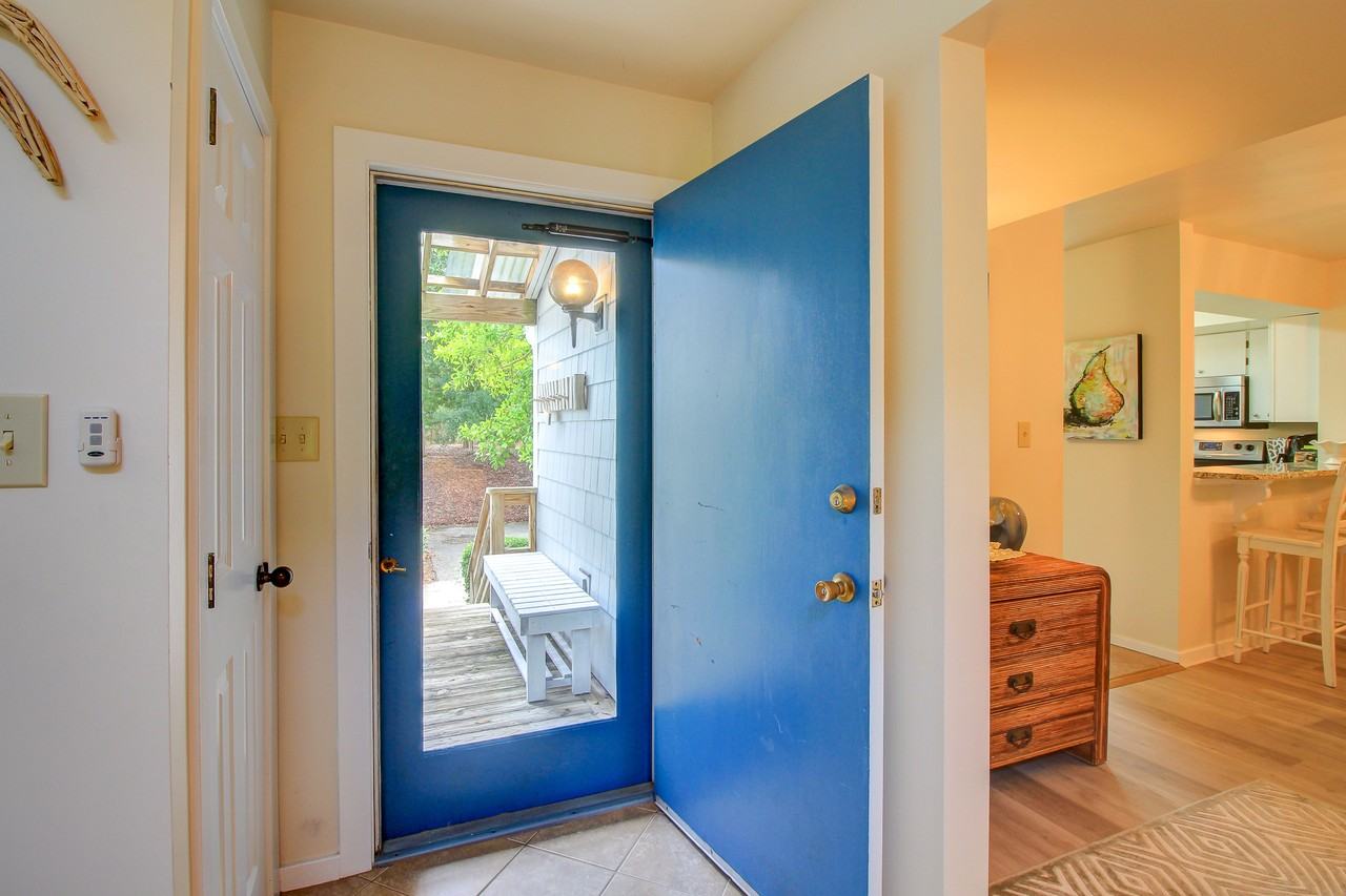 590 Westport Dr #J4 - Photo 3 of 50