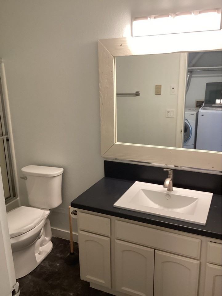 568 Sw 5th St #B - Photo 4 of 14