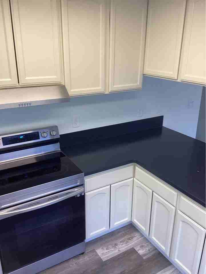568 Sw 5th St #B - Photo 2 of 14