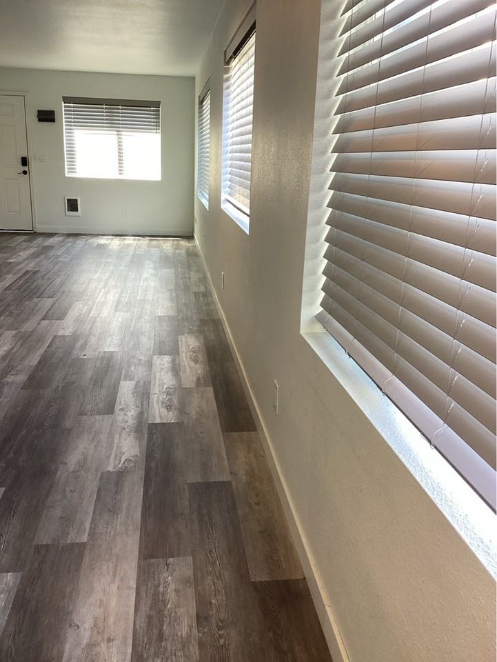 568 Sw 5th St #B - Photo 2 of 14