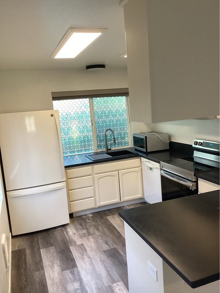 568 Sw 5th St #B - Photo 7 of 14