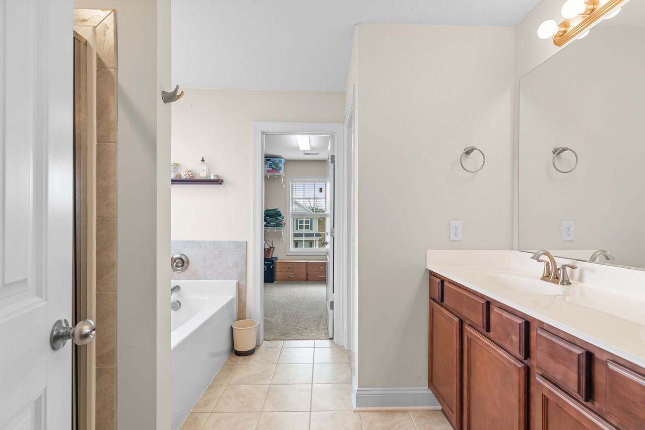 249 Sailor St - Photo 2 of 28