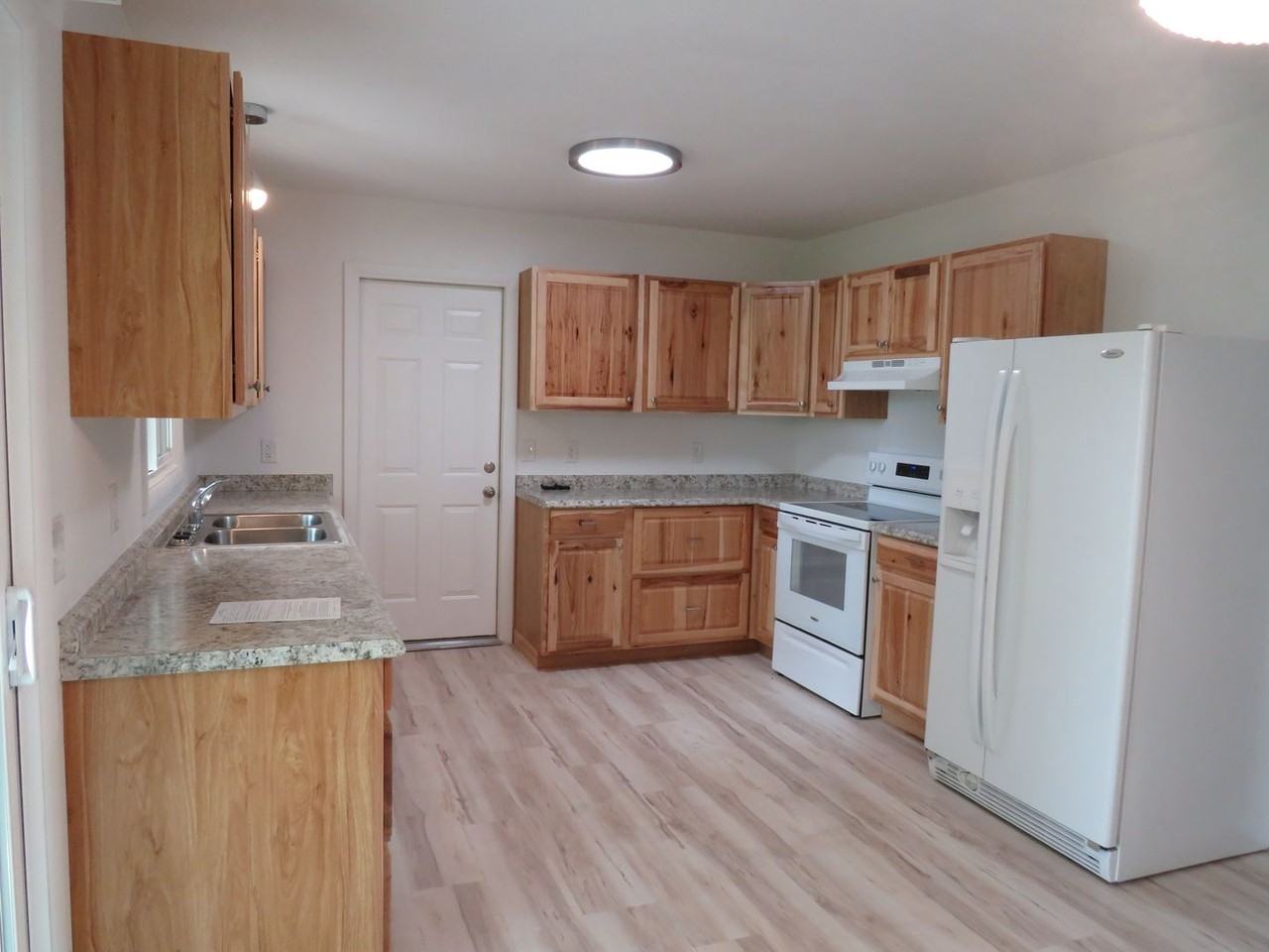 1418 Mading Dr - Photo 3 of 19