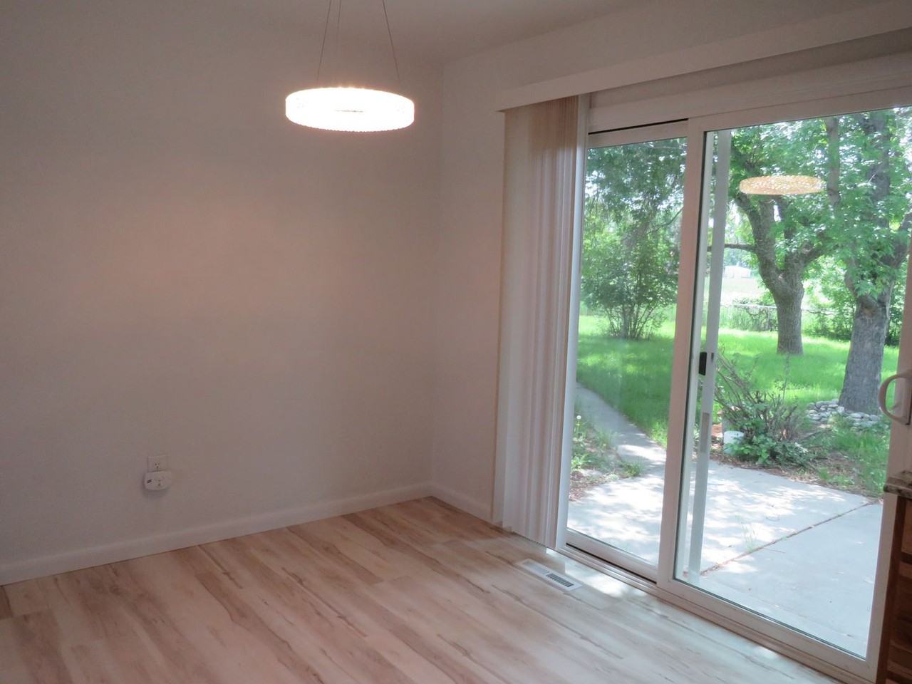 1418 Mading Dr - Photo 5 of 19