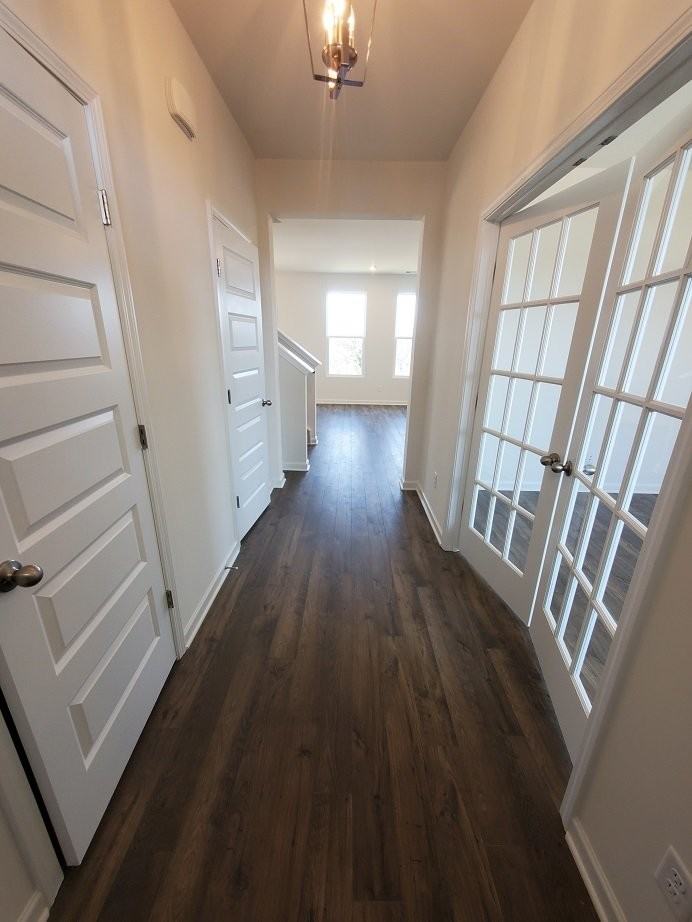 585 Montrose Dr - Photo 3 of 25