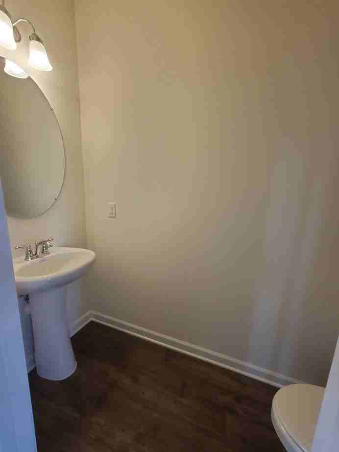 585 Montrose Dr - Photo 5 of 25