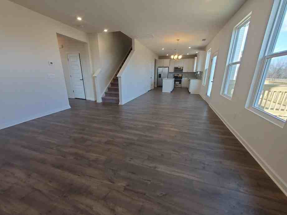 585 Montrose Dr - Photo 7 of 25