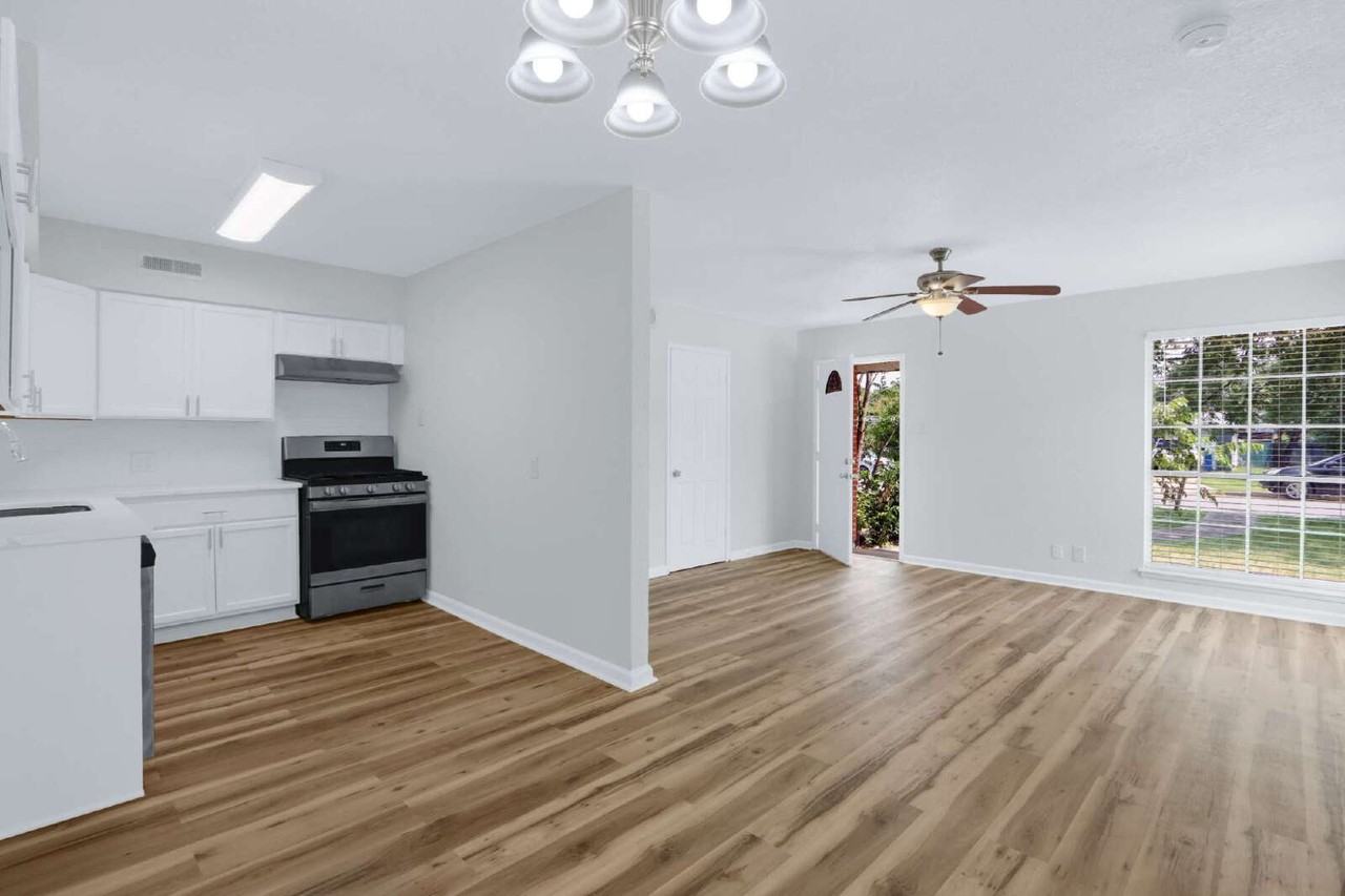 343 Blaze Ave - Photo 4 of 30