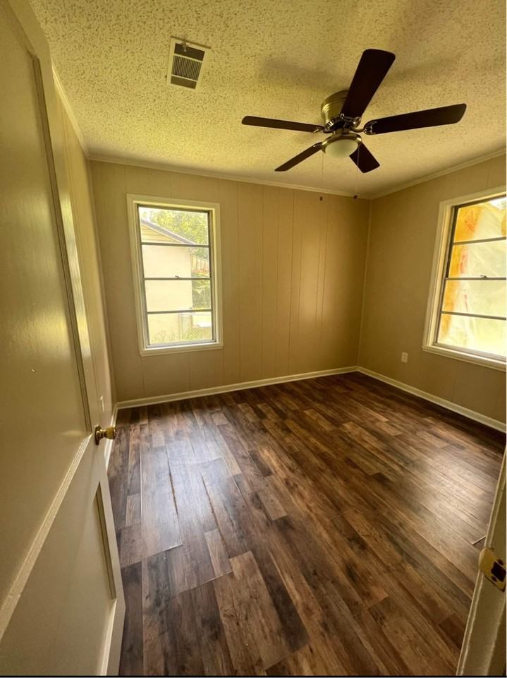 5106 Bradley St - Photo 6 of 9