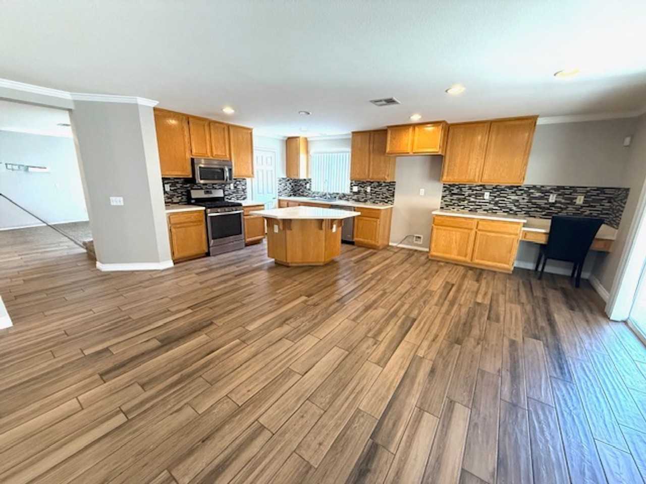 1504 Welch Pl - Photo 2 of 24