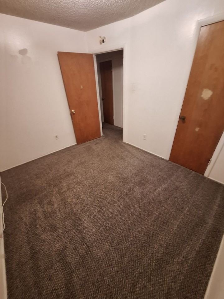 518 N Bowie Dr - Photo 2 of 11
