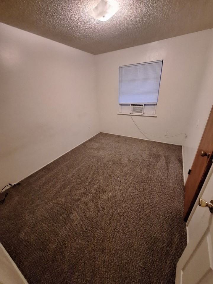 518 N Bowie Dr - Photo 5 of 11