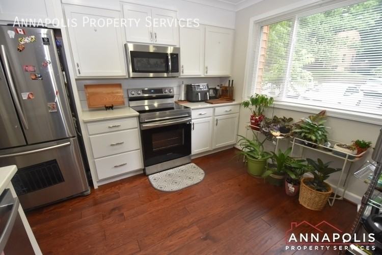 1110 Commanders Way S - Photo 2 of 20