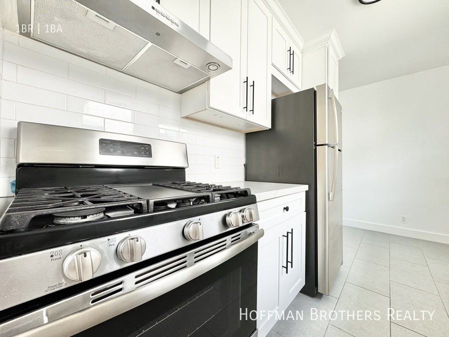 326 N Kingsley Dr #A - Photo 2 of 10