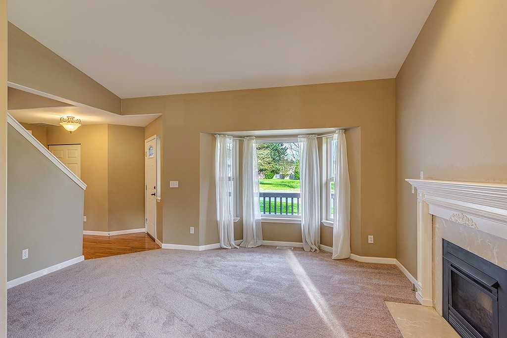 15556 Chestnut Dr Se - Photo 3 of 24