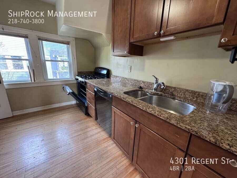 4301 Regent St - Photo 6 of 20