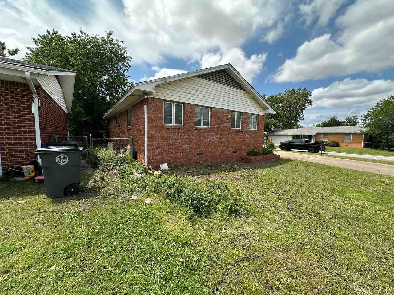 2428 S Sheridan Rd - Photo 2 of 19
