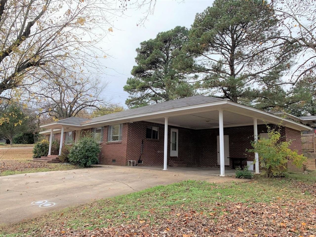 1820 S Commerce Ave - Photo 2 of 21