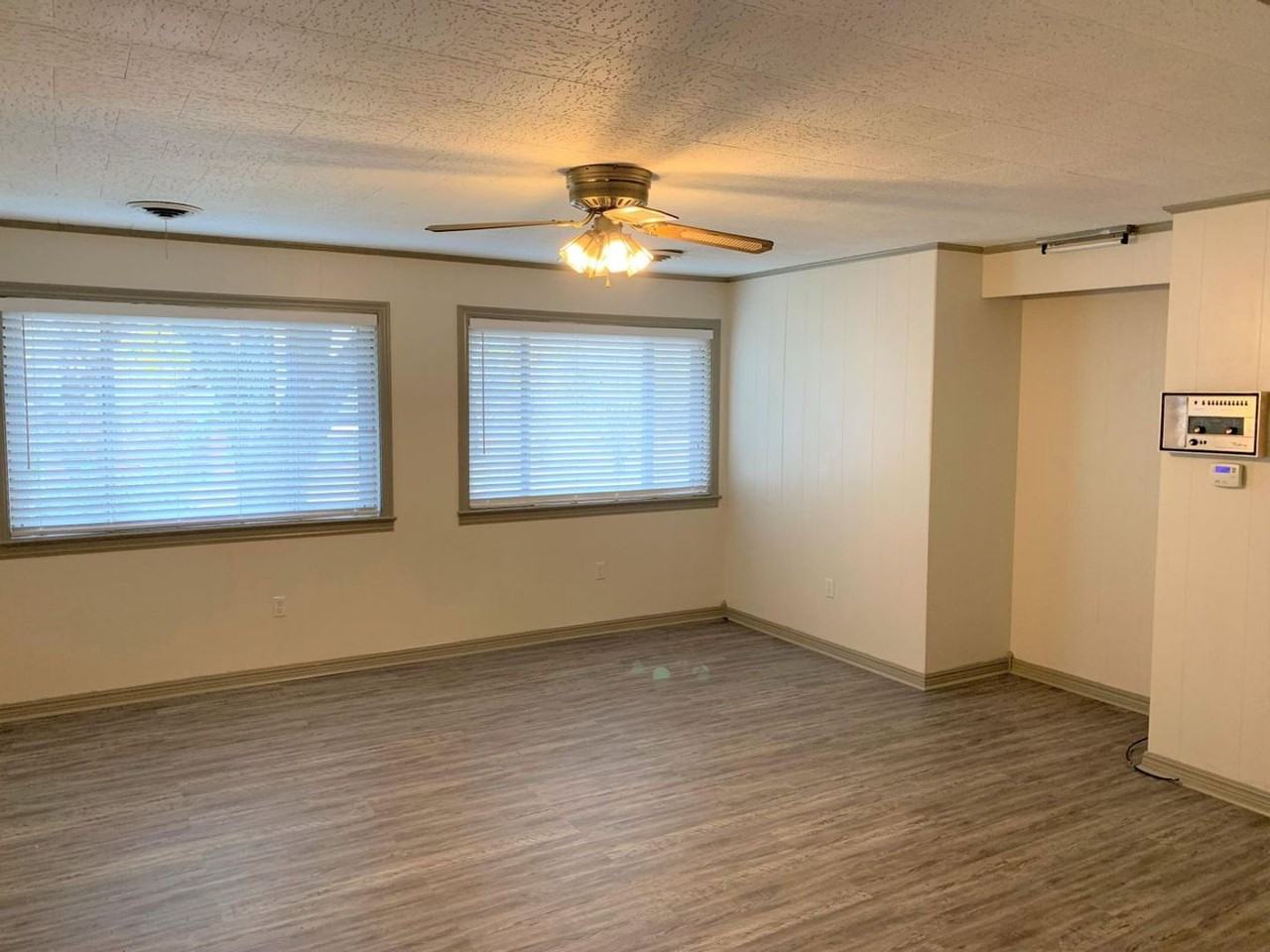 1820 S Commerce Ave - Photo 3 of 21