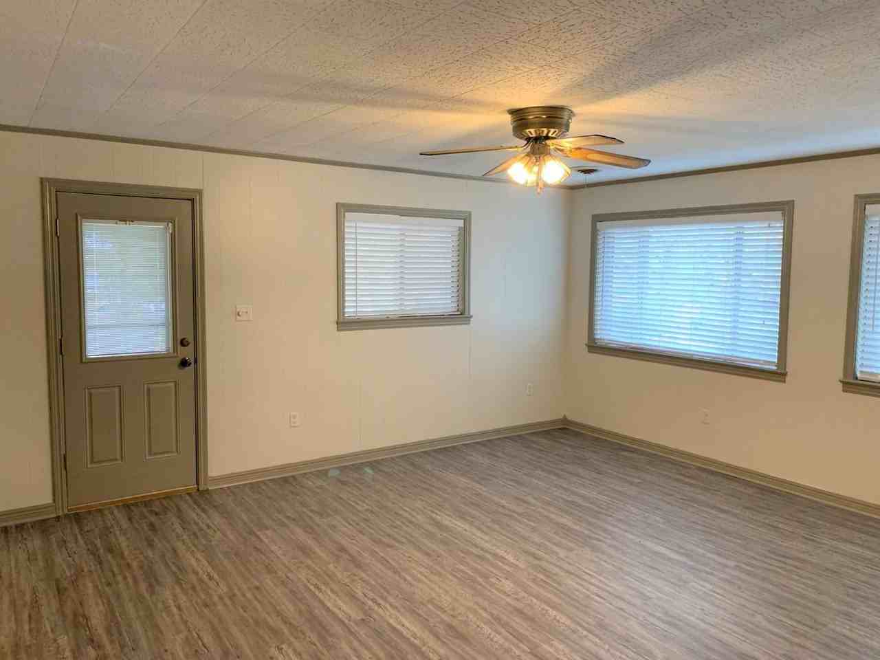 1820 S Commerce Ave - Photo 4 of 21