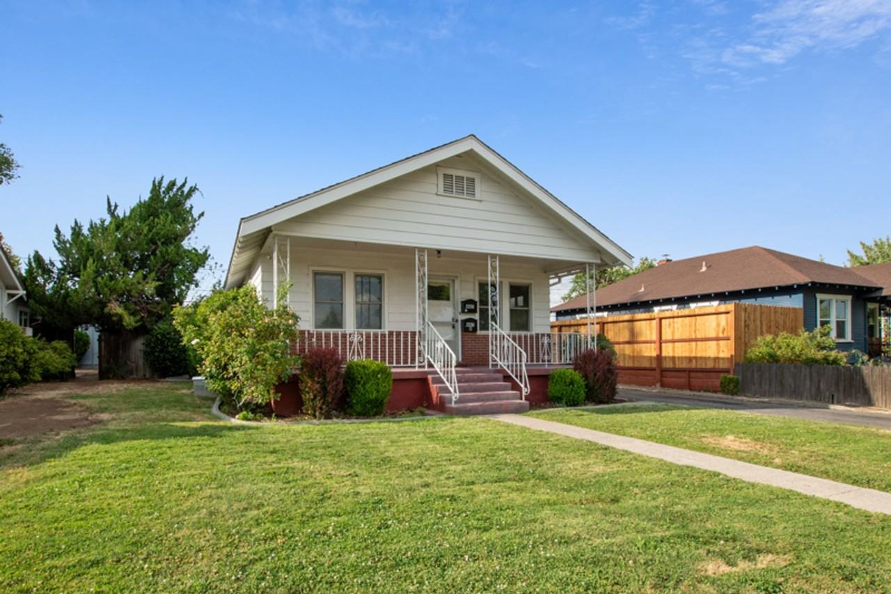 487 E 9th St - Photo 2 of 16