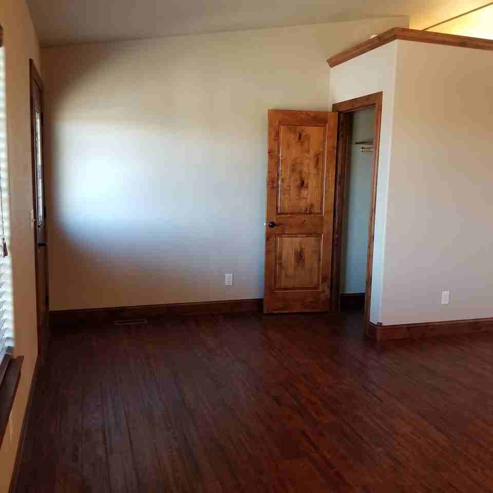 676 Middle Valley Dr - Photo 2 of 24