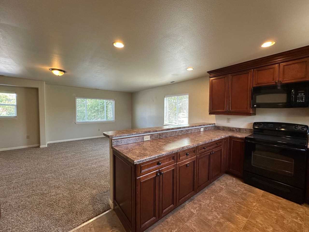 533 E Taylor St - Photo 3 of 17