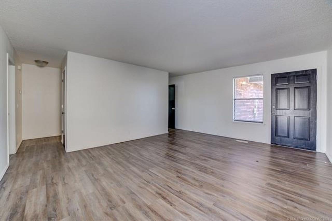 11115 S Date St - Photo 5 of 16
