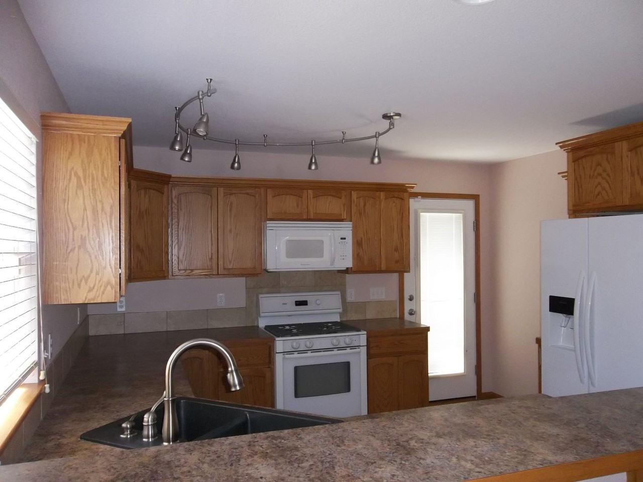 1866 E 9th St - Photo 4 of 14