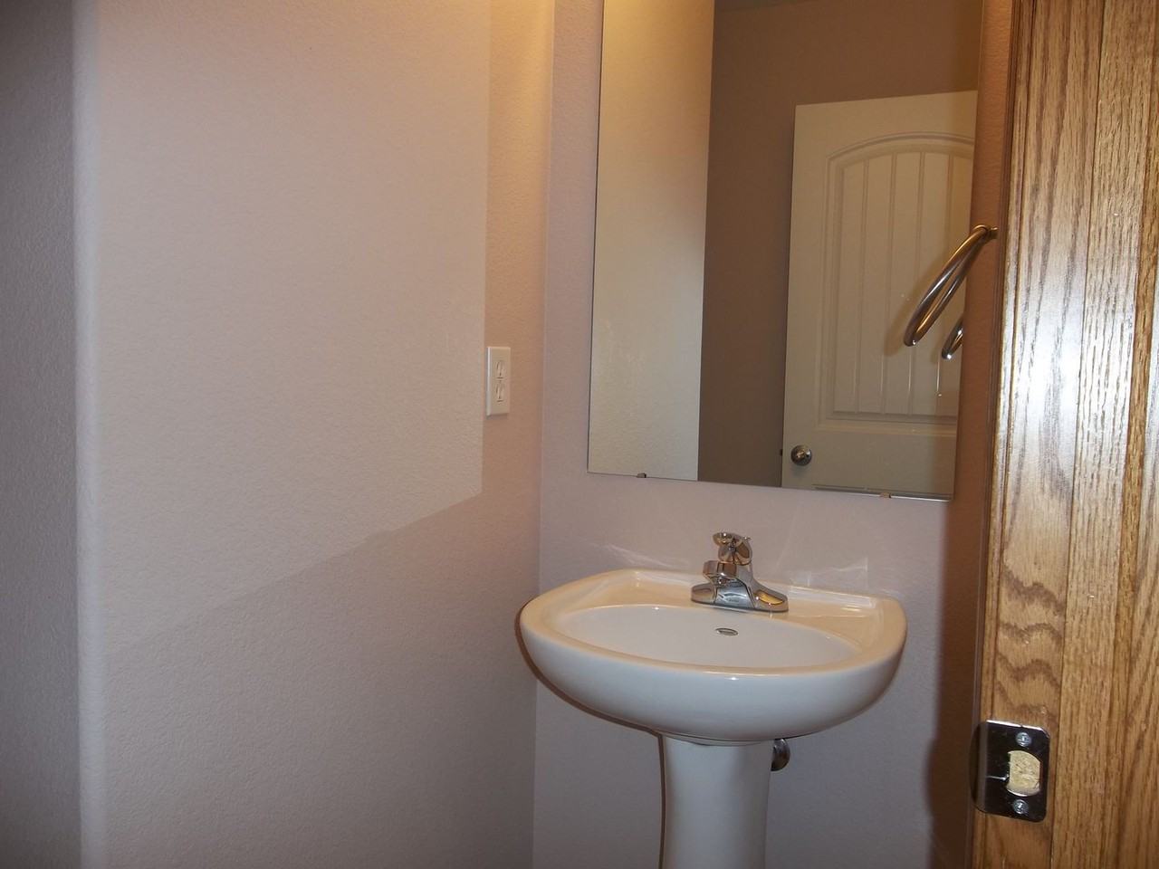 1866 E 9th St - Photo 7 of 14