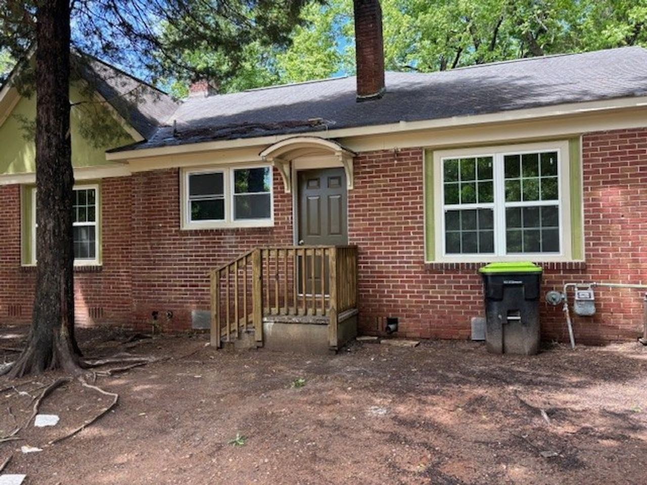 100 E Park St - Photo 2 of 9