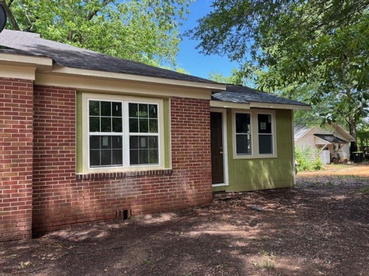 100 E Park St - Photo 3 of 9